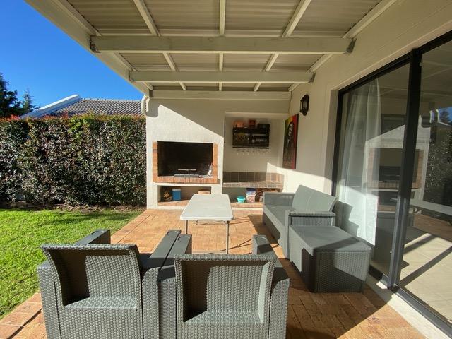 To Let 3 Bedroom Property for Rent in Pinehurst Western Cape
